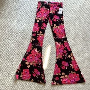 Volcom size S flare pants black